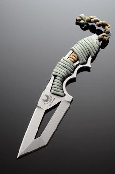 custom knife with paracord handle