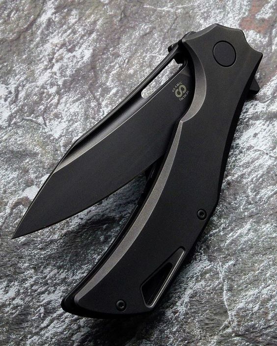 black pocket knife