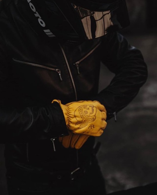 leather riding gloves with skull