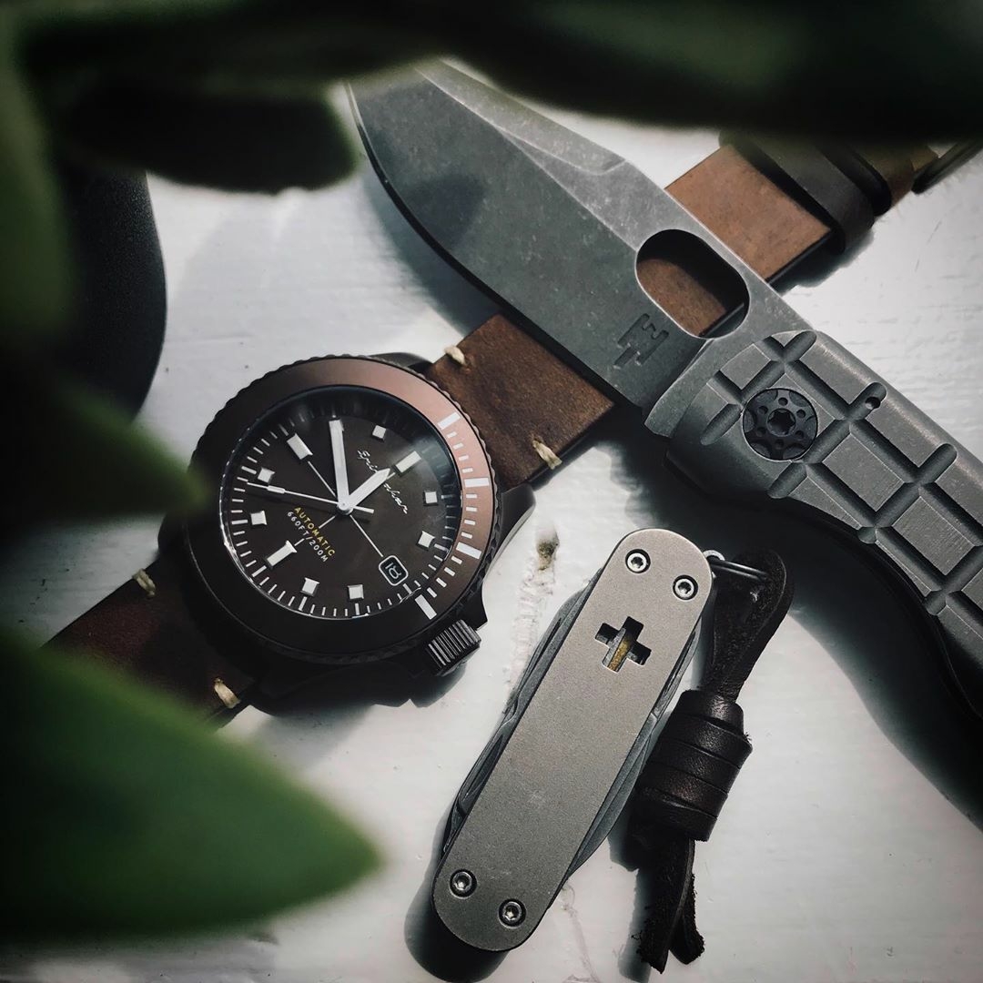 edc with watch folding knife and pocket knife