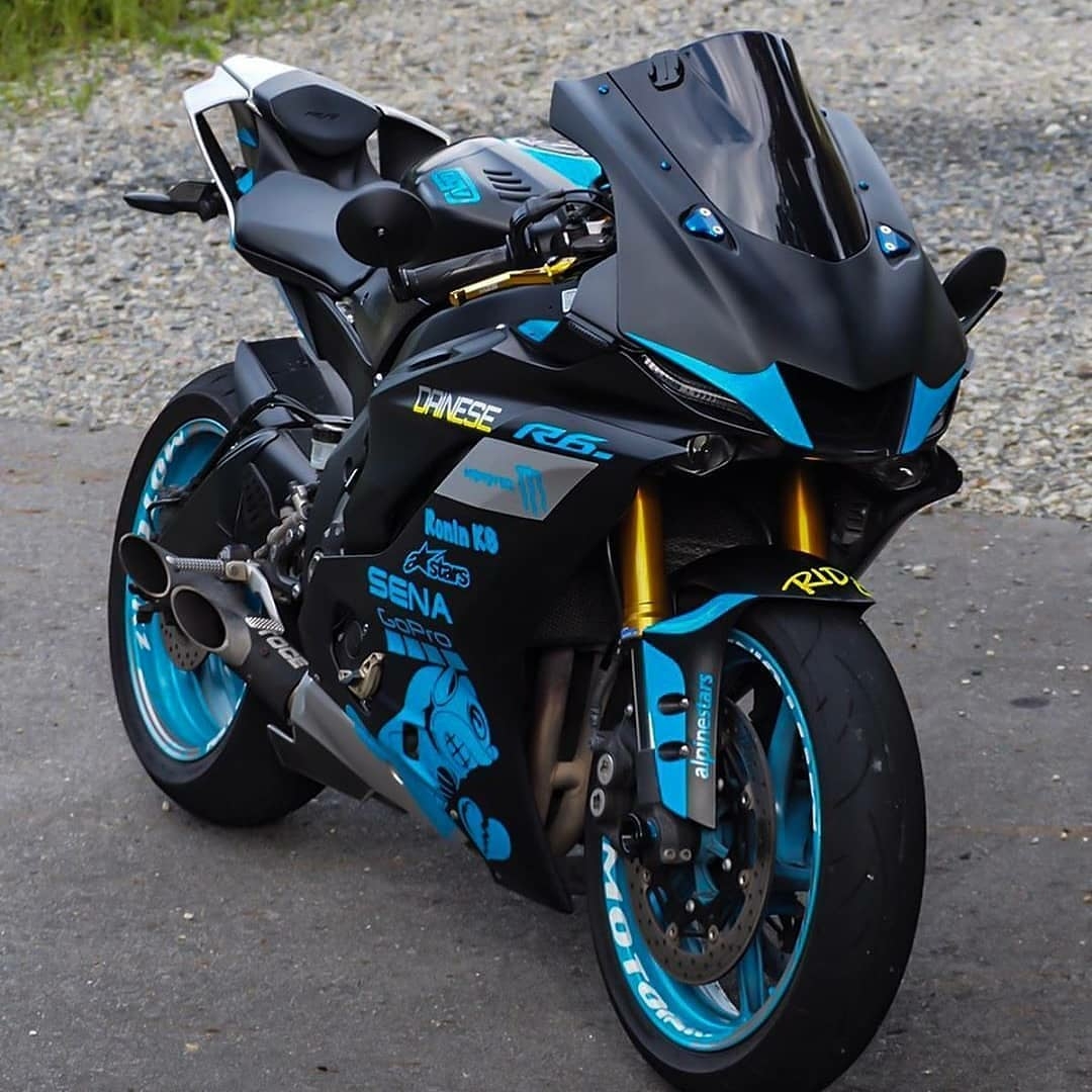 Black and Blue R6