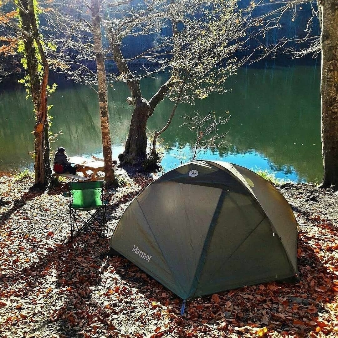 tent near lake