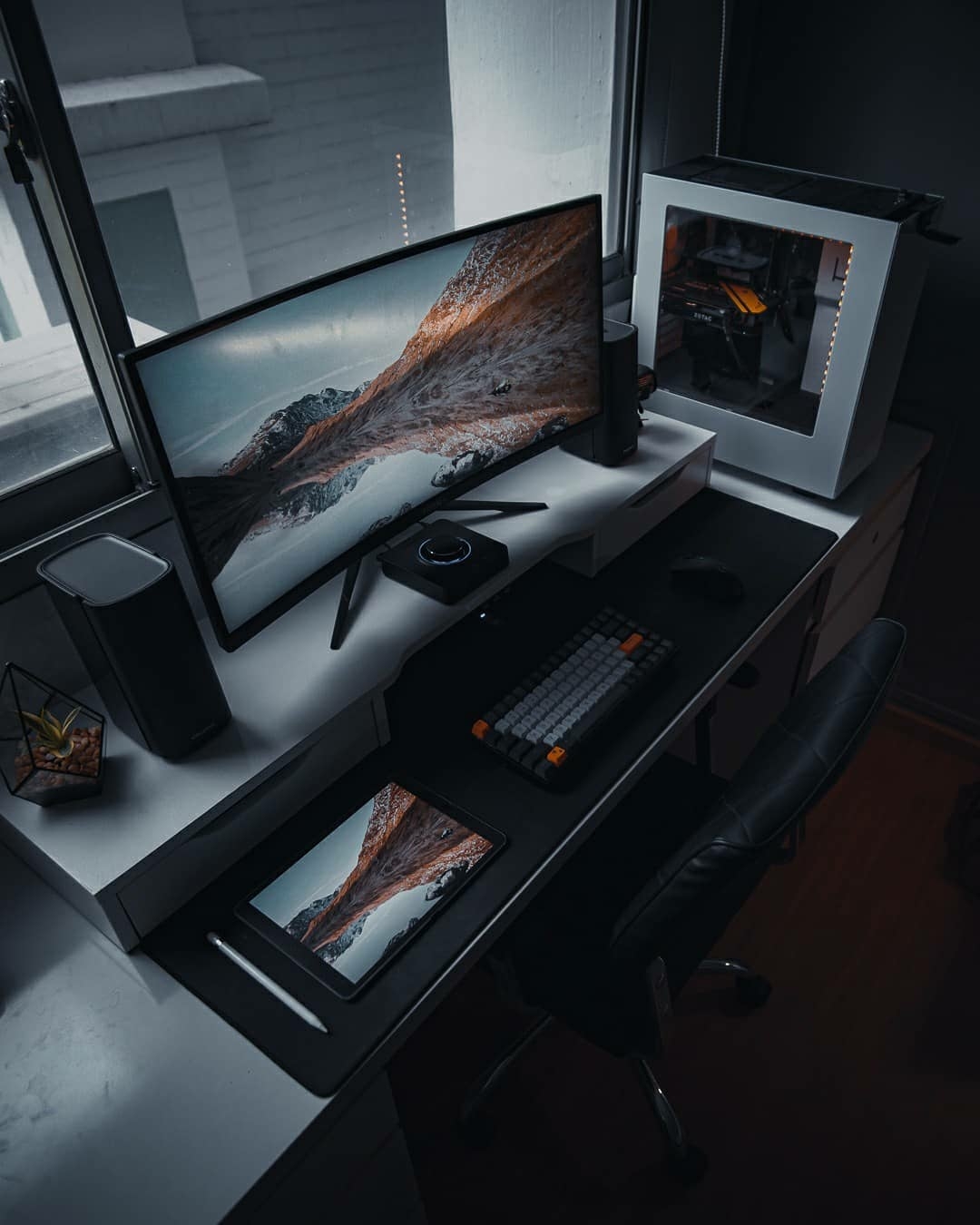 clean home office workstation
