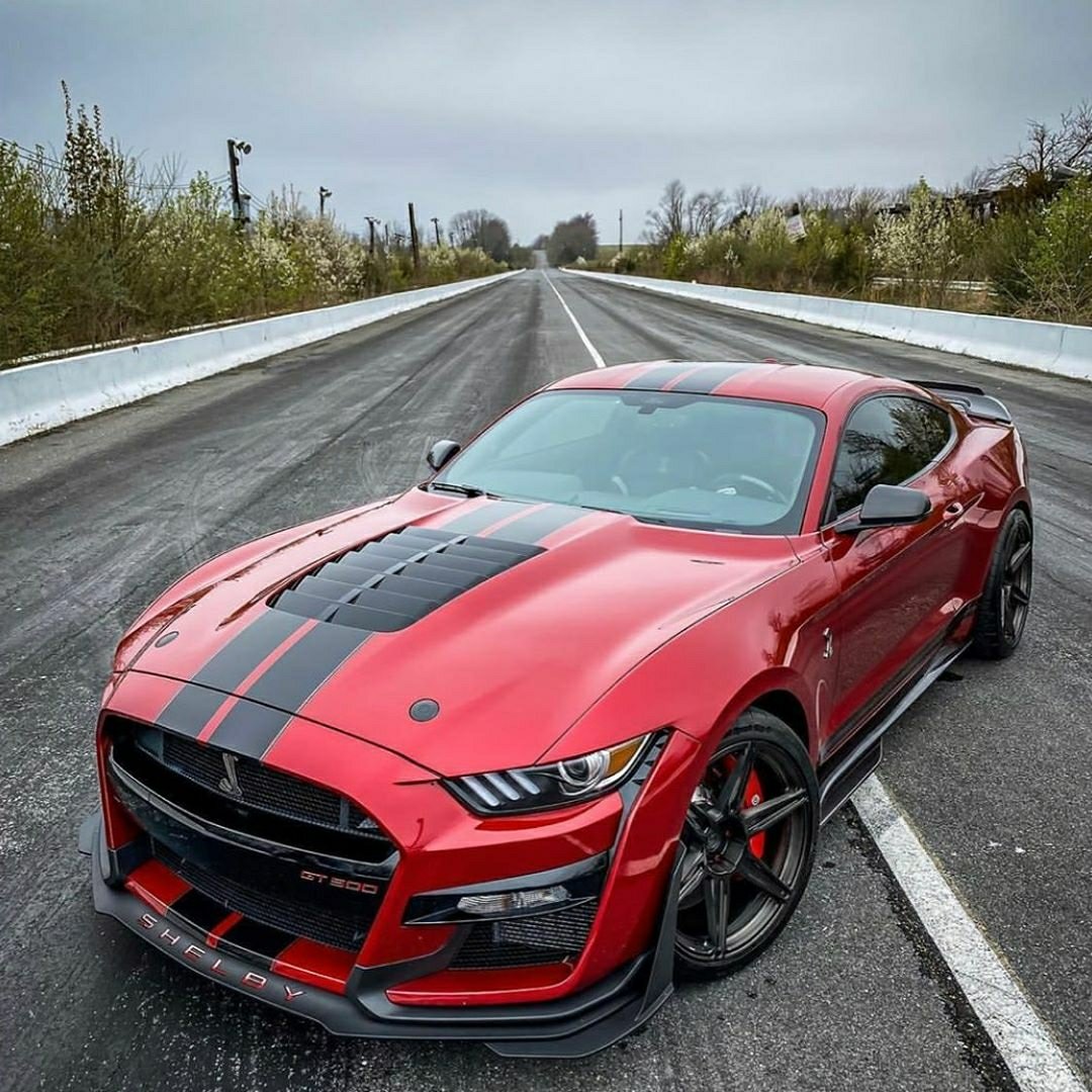 Red Shelby GT500