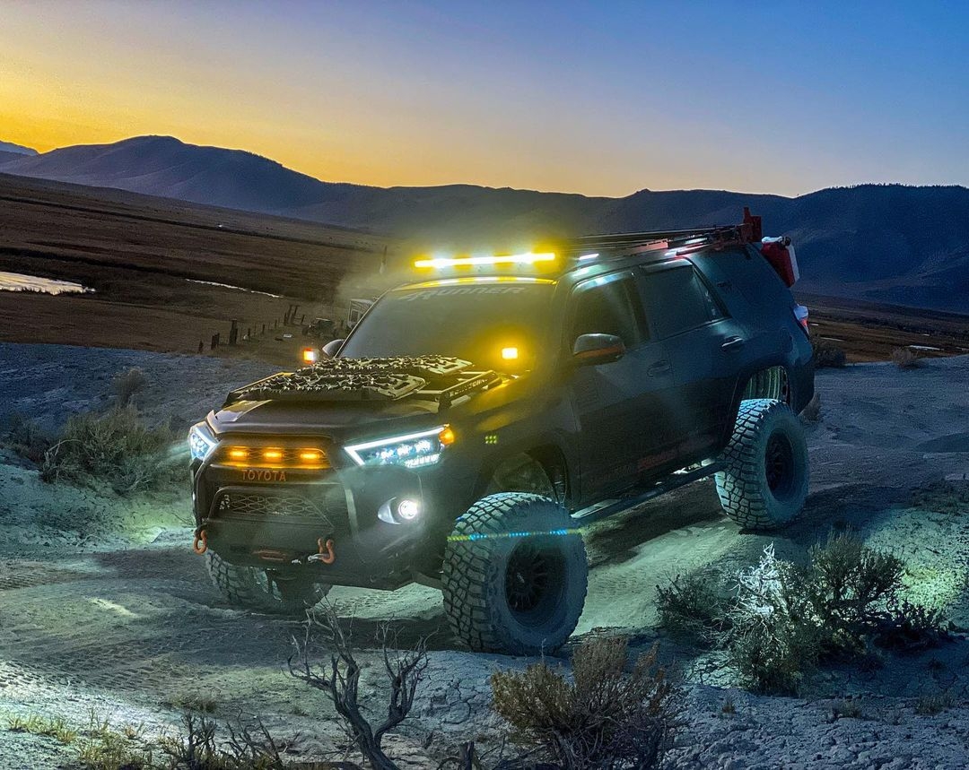 4 runner at night with led lights